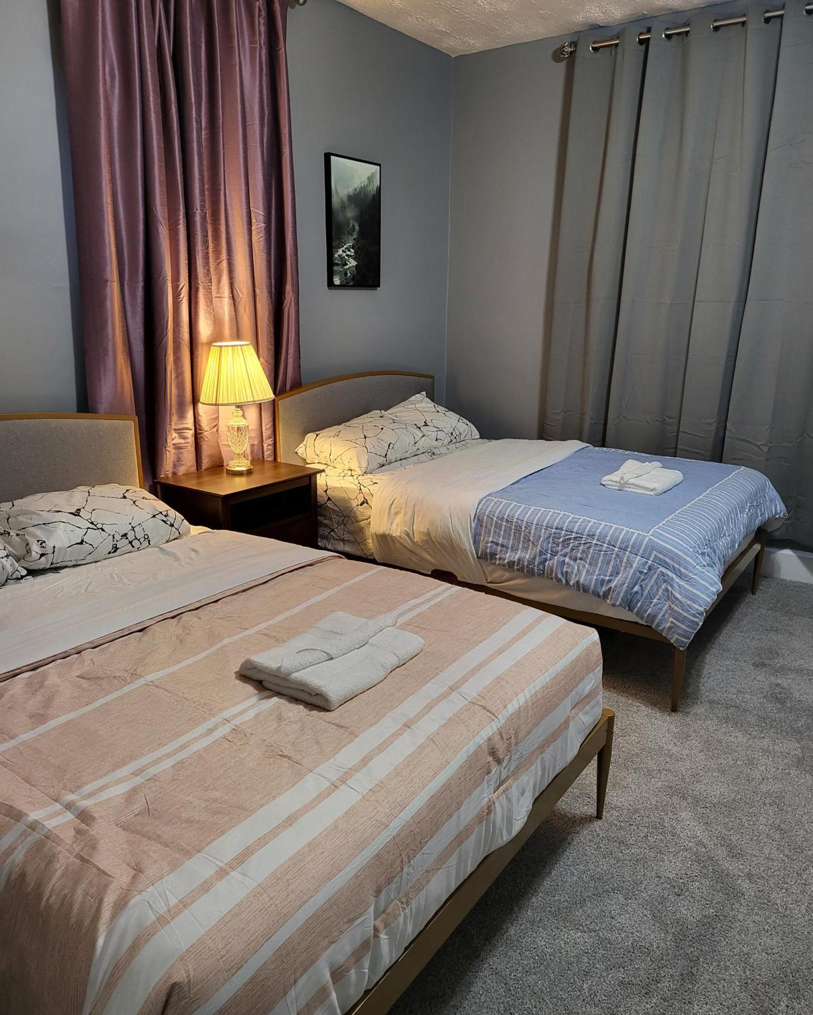 Guest Room With Two Double Beds In Columbus Oh, Airport Location 外观 照片